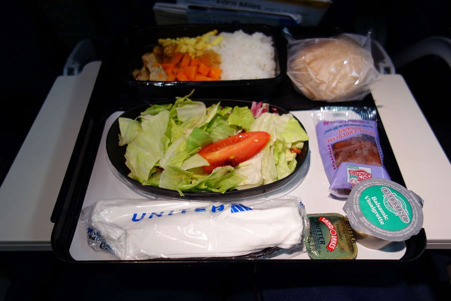 DSC02805 そして１カ月ちょっと前の時と同一の便で日本に帰ることに。<BR>
ユナイテッドさん、相変わらず機内食が美味しすぎる。