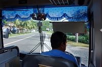 DSC09539 そんなこんなで翌朝。「オジサン」（パラオ語）の運転するバスで桟橋へ。