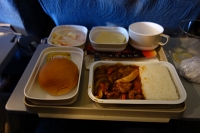 DSC01576 再び飛行機へ。China Airの中華機内食のご登場。