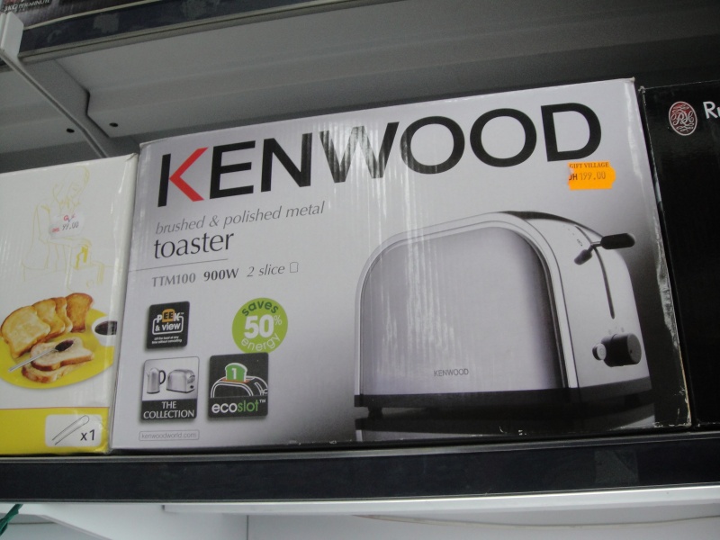 DSC04381 これってKENWOOD・・・なのか？<BR>
赤を入れる箇所がおかしい気がしてならないんだが。