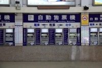 IMG_1911R 券売機も従来と変わらず。極めて日本的ですよねぇ。