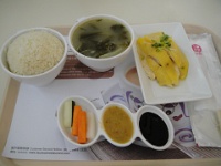 DSC03147 ターミナルの中で海南鶏飯で空腹を満たし、毎度お馴染みのAirAsiaさんでクアラルンプールへ。