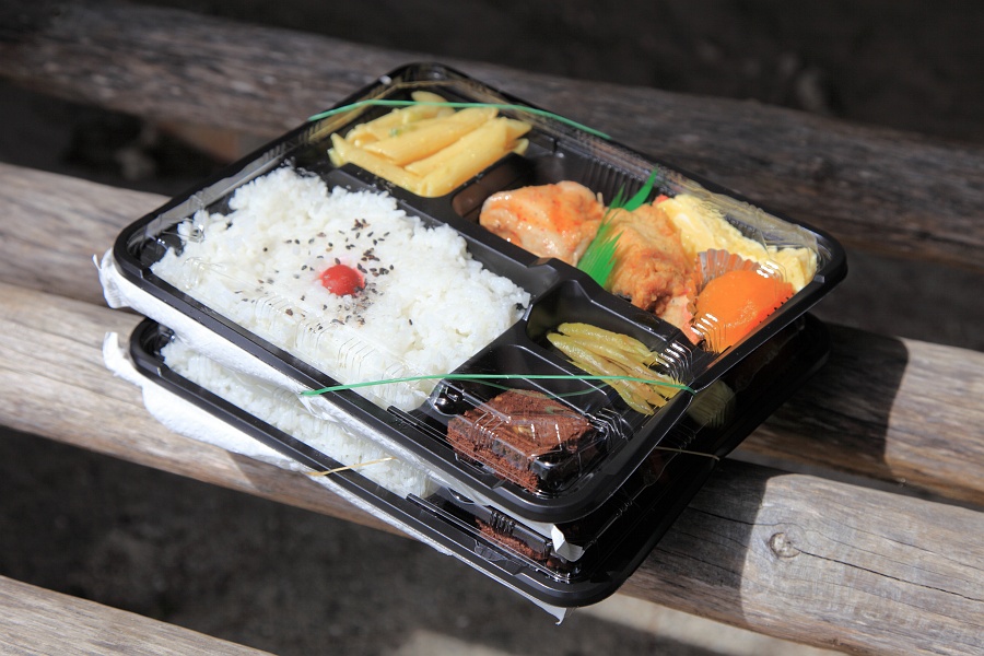 IMG_1463R 日の丸弁当。<BR>
取り立てて関係はありませんが、妙に感慨深いものが有ります。