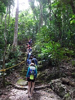 DSC00145 海に入る格好で山道を歩くなんてなかなか出来ない体験。