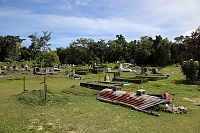 IMG_1228R 旧日本軍の慰霊碑を建造する前にも、古くから現在まで地元の方々の墓地として使用されているようです。