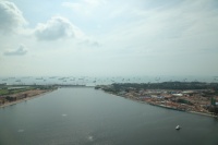 IMG_1291R さすがシンガポール。港には何らかを待っている船がウジャウジャ。